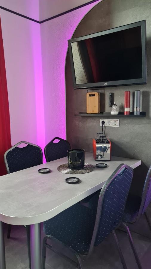 Best-Preis -Gold Suite- Mit Netflix, Self-Check-In, Ebike Ladestation, Fahrradraum, Wlan, Netflix Und Massagesessel - Direkt Am Elberadweg Im Herzen Von Wittenberge Ngoại thất bức ảnh