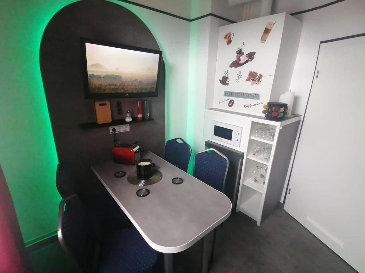 Best-Preis -Gold Suite- Mit Netflix, Self-Check-In, Ebike Ladestation, Fahrradraum, Wlan, Netflix Und Massagesessel - Direkt Am Elberadweg Im Herzen Von Wittenberge Ngoại thất bức ảnh