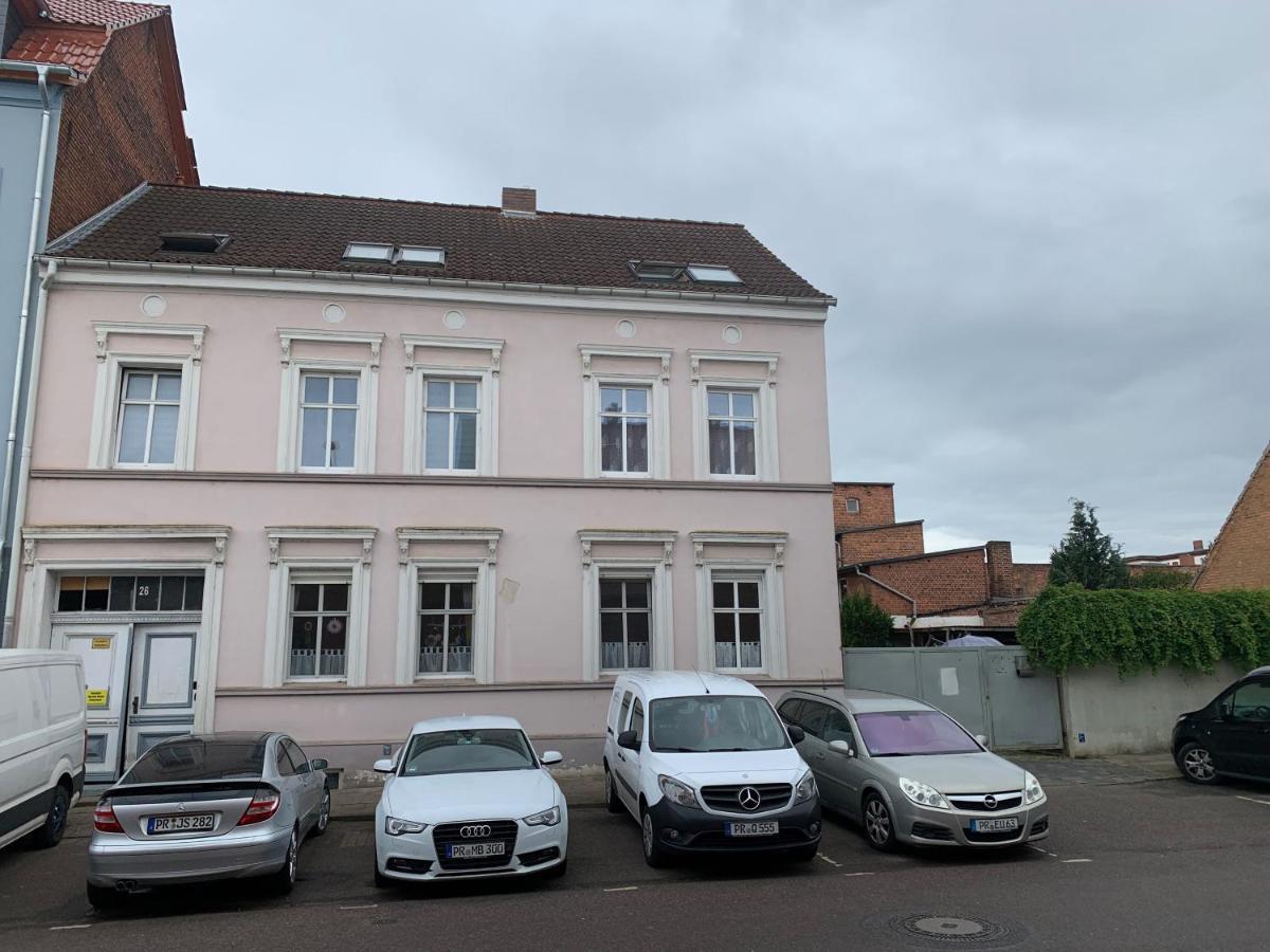 Best-Preis -Gold Suite- Mit Netflix, Self-Check-In, Ebike Ladestation, Fahrradraum, Wlan, Netflix Und Massagesessel - Direkt Am Elberadweg Im Herzen Von Wittenberge Ngoại thất bức ảnh